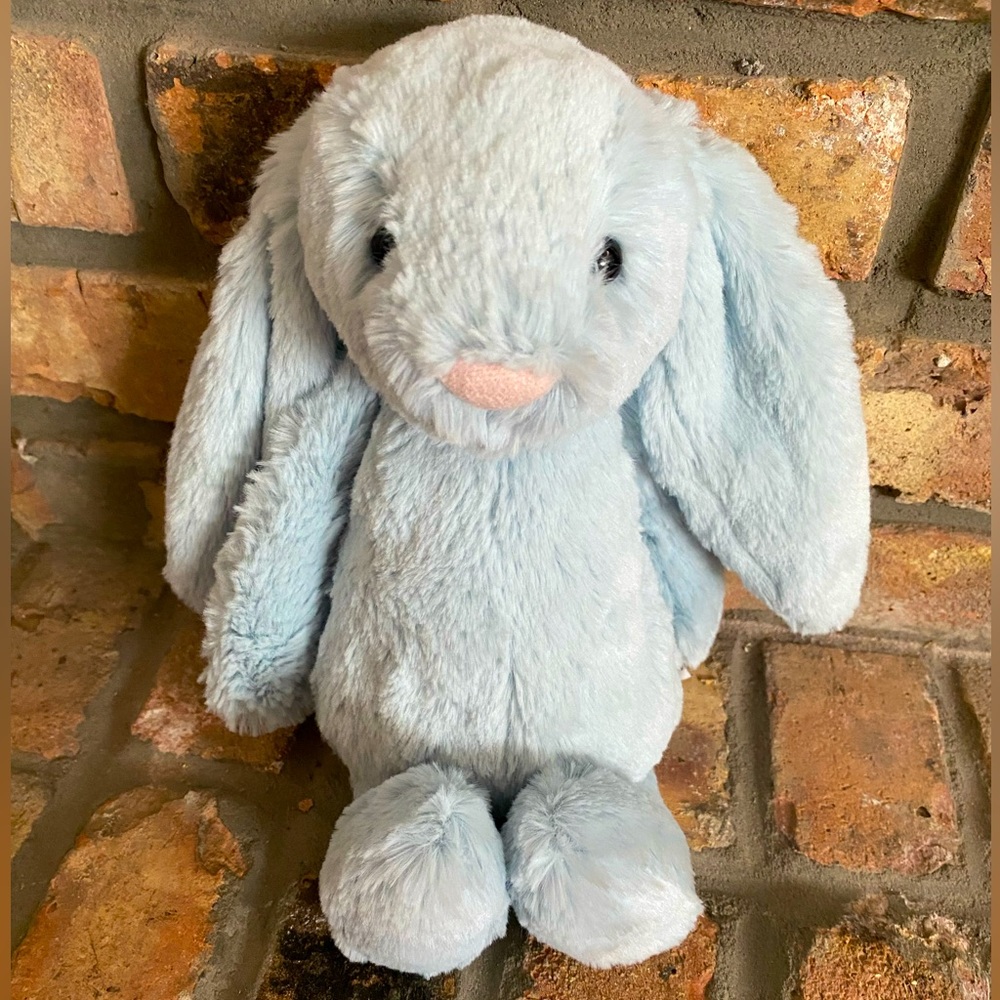 BNWT Jellycat Medium Bashful Beau Bunny 🩵